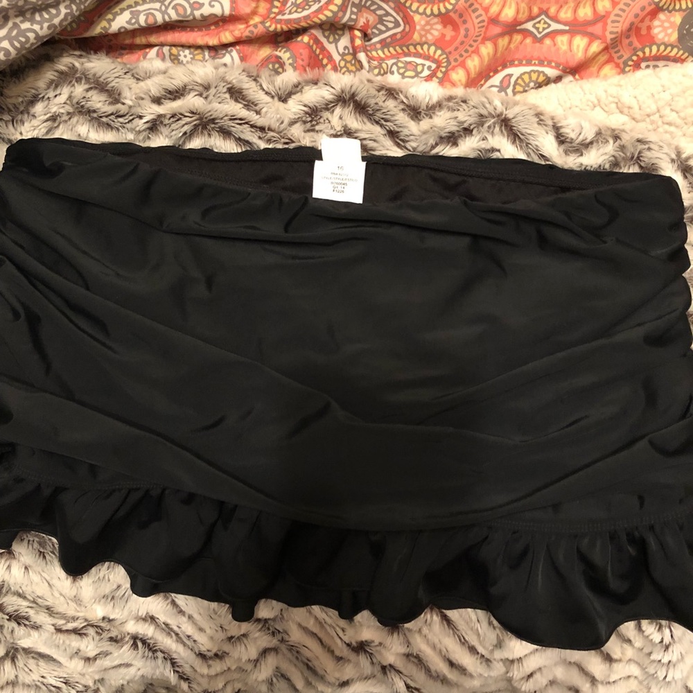 Black swim skirt